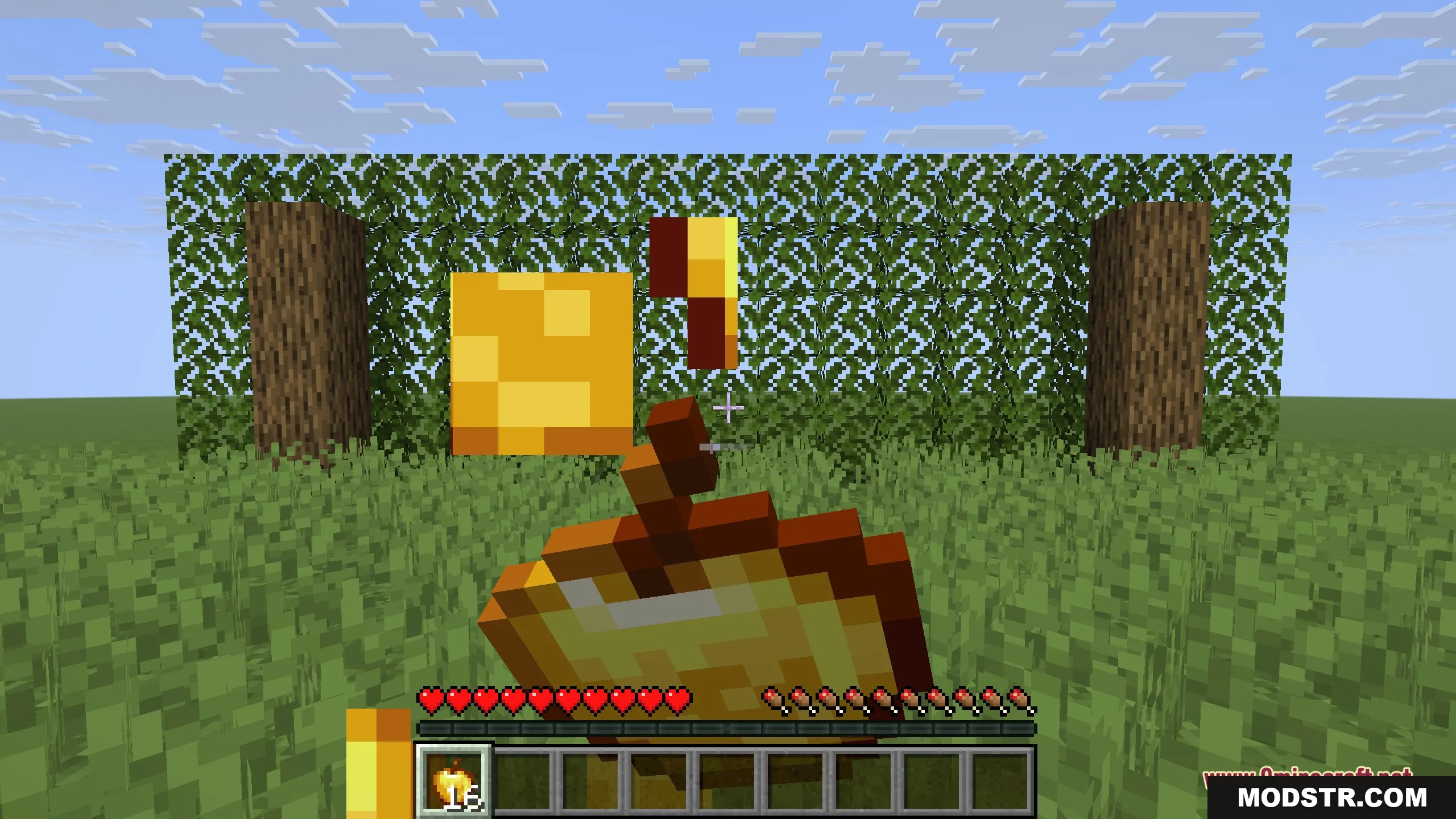 Enhanced Attack Indicator 9minecraft Mod Screenshot 3 A player eating a golden apple with an indicator showing the consumption progress