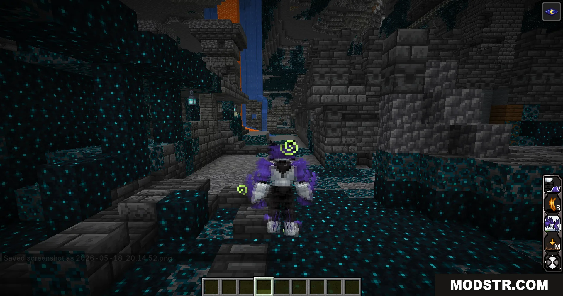 Evo Amped Up Mod Screenshot 6 The Citrakayah alien standing in an ancient city biome