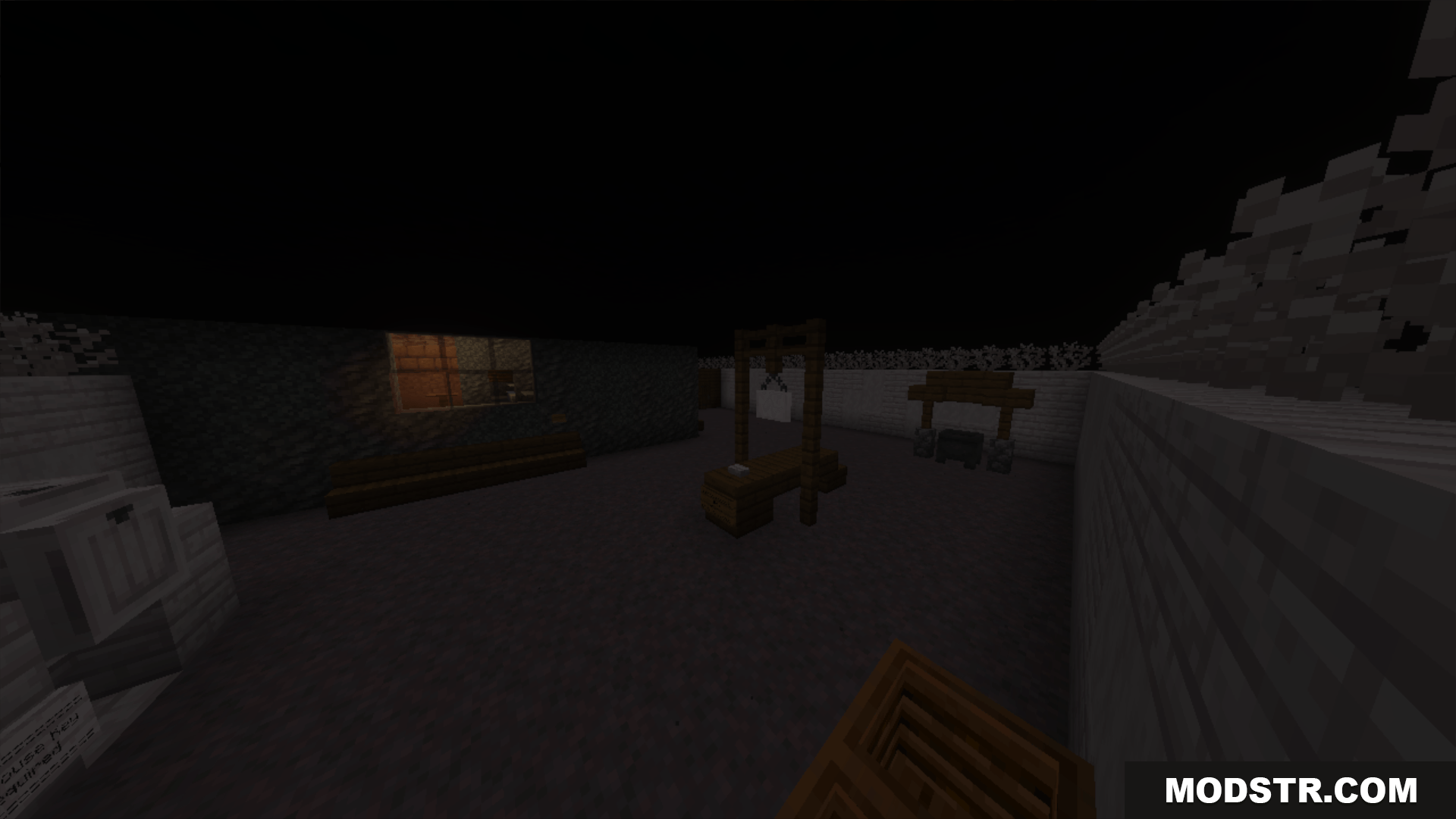 Granny Multiplayer Map Screenshot 8 Explore the creepy garden outside the terrifying house at night