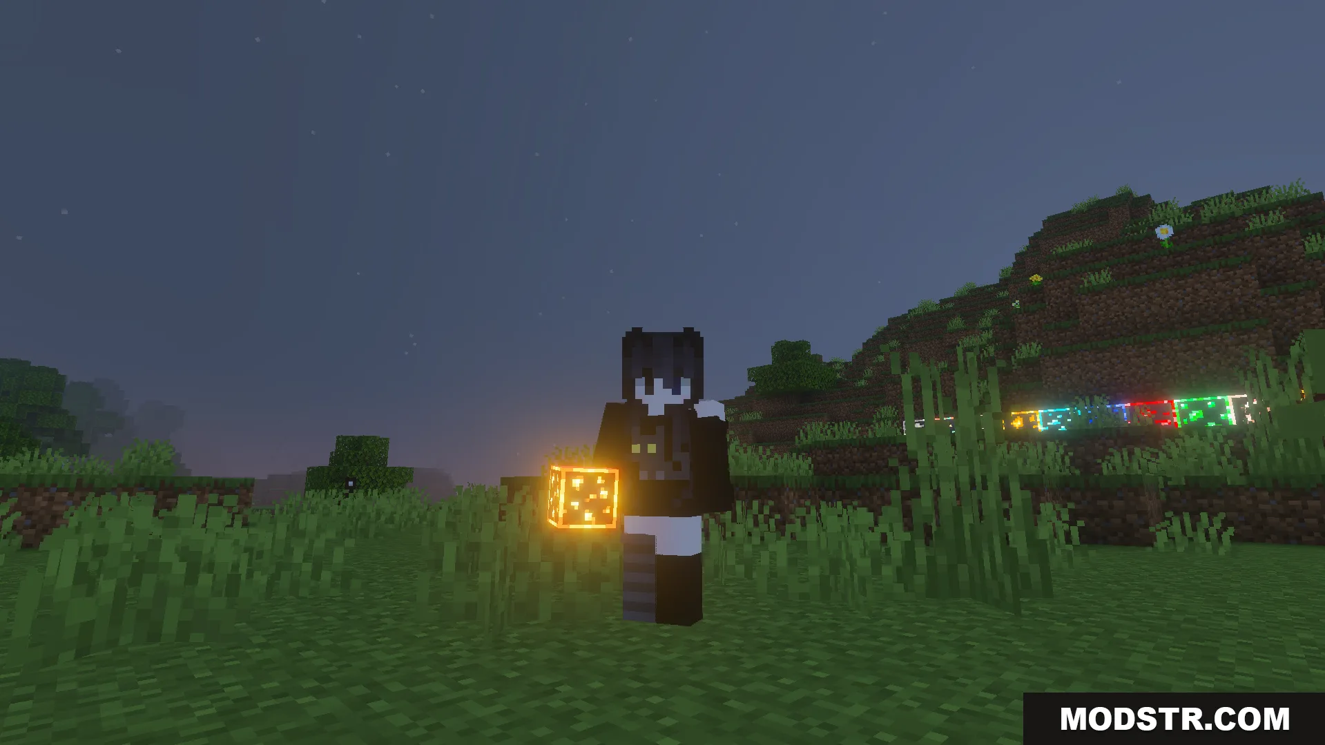 Outlined and Glowing Ores Texture Pack Screenshot 4 Player holding a bright glowing gold ore block during the night time